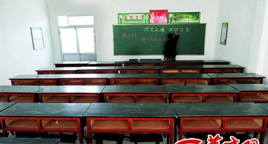 陜南受災(zāi)學(xué)校明如期開學(xué) 漢中小學(xué)老校長(zhǎng)勞累住院