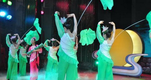 陜西牛背梁國(guó)家森林公園開園《竹風(fēng)清音》首場(chǎng)公演