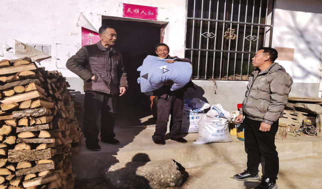 寒冬送暖意 溫情暖人心