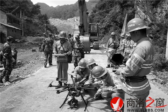 準(zhǔn)備起飛無人機，空中監(jiān)測地質(zhì)隱患點