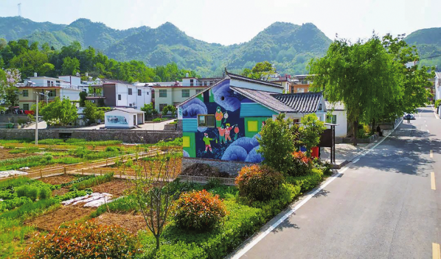 紅綠相映產業旺 農旅融合促振興