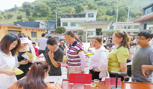 南寬坪鎮 為群眾搭起災后穩崗就業“致富橋”