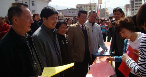 科技下鄉傳金送寶 數千群眾齊聚趕集