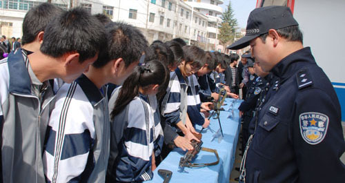 洛南城關派出所開展警營開放日活動