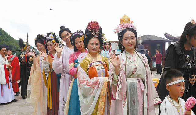 以節為媒 旅游升溫